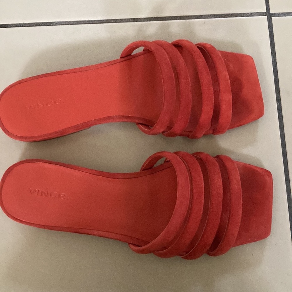 VINCE
Scarlet Women's Zahara Flat Suede Sandals dust bag included